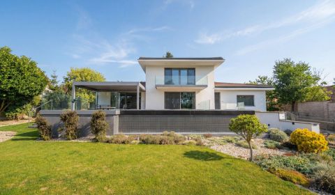 Prémiová vila | 6680m2 pozemok |  5 min od Trnavy