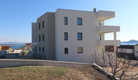 Vodice(HR)-3-izbový apartmán s terasou a panoramatickým výhľadom