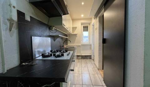 3- izbový byt /62m2/ s dvoma pivnicami, Komárno