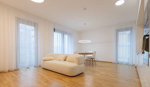 Nový 3i byt s balkónom, Metropolis