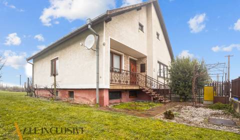 NA PREDAJ 4-IZBOVÝ RODINNÝ DOM V BLATNEJ NA OSTROVE