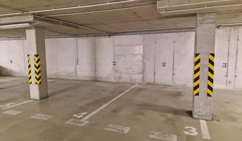 Parkovacie miesto blízko Slov. sporiteľne, Klientskeho centra a Yeme