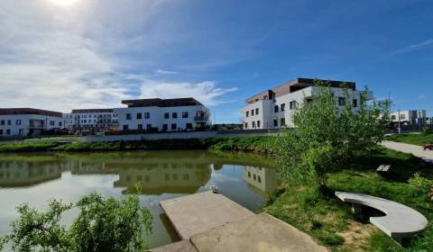 NOVOSTAVBA - Na predaj posledný 3izbový byt s balkónom 9 m2.