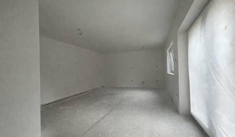 3I RODINNÝ DOM S VEĽKÝM POTENCIÁLOM, NIŽNÁ.. ZNÍŽENÁ  CENA!!