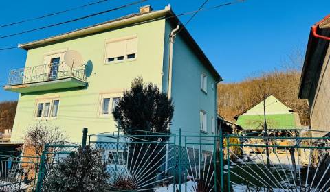 Na predaj dvojgeneračný 6 i RD Horná Ves - pozemok 800 m2