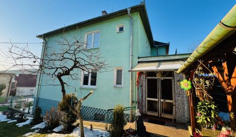 Na predaj dvojgeneračný 6 i RD Horná Ves - pozemok 800 m2