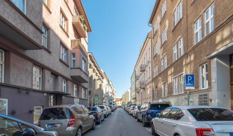 I Prenájomj 3 izbový byt Staré Mesto, Heydukova, Bratislava