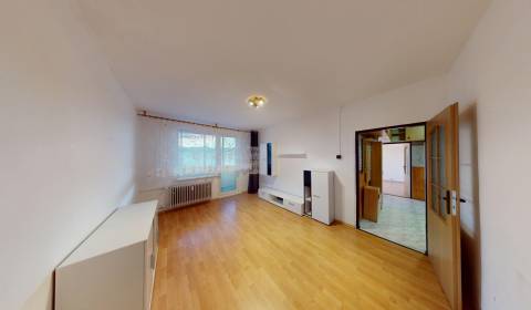 PREDANÉ !!! (76 m²) 3i BYT S LOGGIOU V SRDCI SÍDLISKA MIER