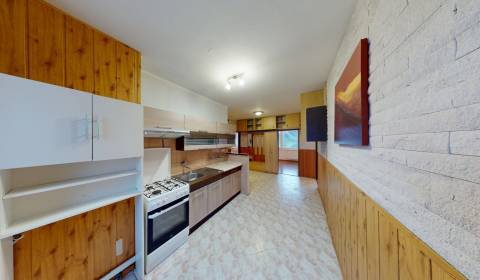 (76 m²) 3i BYT S LOGGIOU V SRDCI SÍDLISKA MIER