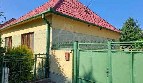 Rodinný 3-izbový dom v kľudnej časti obce Dvorníky