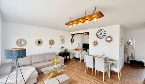 * na predaj novostavba 4i domu, Opoj