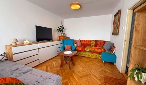 NA PREDAJ 3 IZBOVÝ BYT s 2 balkónmi – skvelá poloha