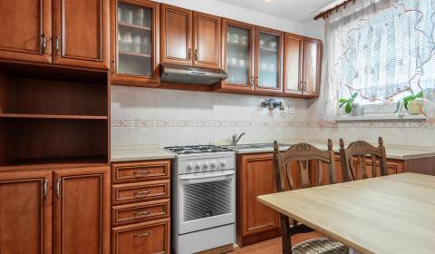 NOVÁ CENA | 3 izbový byt so zasklenou loggiou, Sídlisko Mateja Corvina