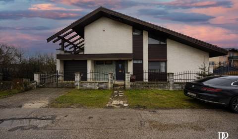 VEĽKÝ 6 izb. Rodinný dom s obrovským potenciálom, 1241 m2, Veselé