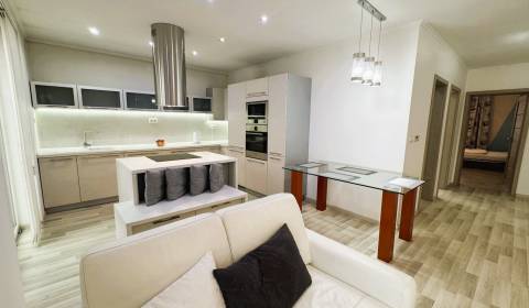 Rodinný dom, krásna rekonštrukcia, garáž, sauna, bazén