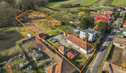 Na predaj investičný stavebný pozemok 5962 m², Vrakúň