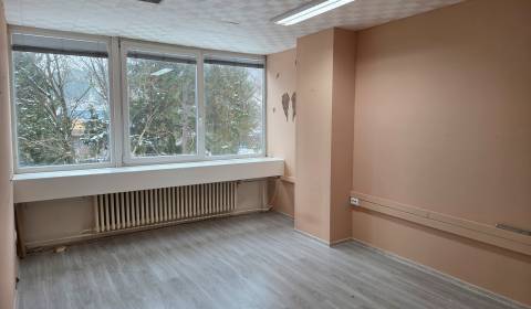 Na prenájom administratívny priestor, 62 m2, Považská Bystrica