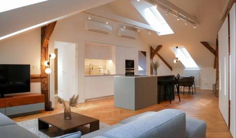 Útulný podkrovný 3 izb. apartmán v historickom centre Bratislavy