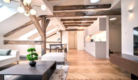 Prenájom 3 izbového podkrovného bytu na Laurínskej ulici