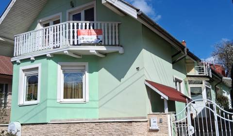 Priestranný rodinný dom s krbom a záhradou v Poproči blízko Košíc