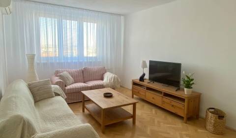 Prenájom 2-izbový byt s klimatizáciou, Nitra-centrum, blízko TABÁŇ