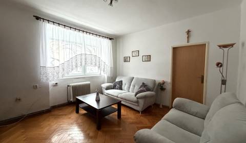 Exkl. 3 iz byt pri centre s lódžiou v Piešťanoch REZERVOVANÝ