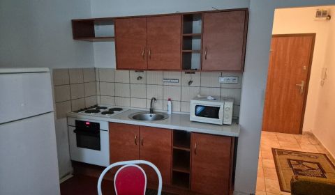 PREDAJ : GARSÓNKA S BALKÓNOM NA VII. SÍDLISKU, KOMÁRNO