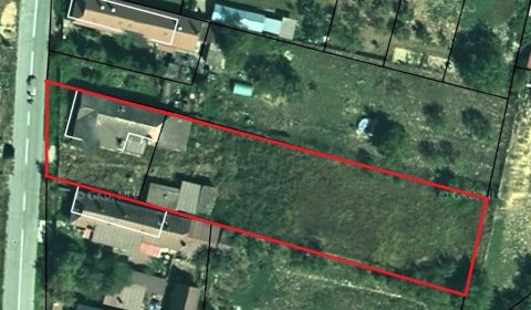  PREDAJ 2053 m2 stavebný pozemok, starší RD, všetky IS, Veľká Ida