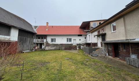 Veľký dom - LIESKOVEC - 3 byty, pivnica, dielňa, sklad, pozemok 486 m2