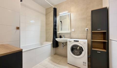 Krátkodobý prenájom 2i bytu v novostavbe, 2× parking, ul. Armádna 