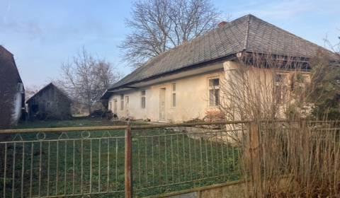 Vidiecky dom s pozemkom v Tušickej Novej Vsi v celkovej rozlohe 800m2