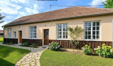 Vidiecky dom na krásnom rovinatom pozemku v obci Horné Lefantovce
