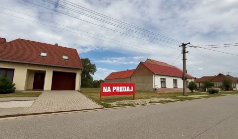 Pozemok s výborným prístupom – pokojné bývanie v Košolnej