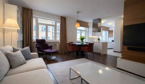 ELEGANTNÝ 2-IZBOVÝ BYT, ABSOLÚTNE CENTRUM, GRÖSSLINGOVA UL.