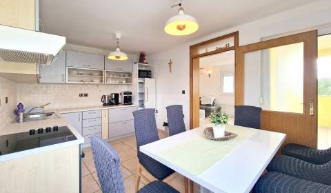 CHORVÁTSKO  - Pekný zariadený byt 70 m od pláže - VRSI, Zadar