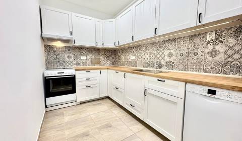 RADO I NA PREJAOM 2 IZBOVY BYT I BA - HISTORICKE CENTRUM