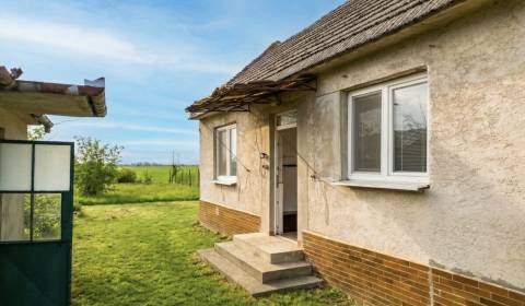 PREDANE/Rodinný dom s veľkorysým pozemkom a výbornou dostupnosťou 