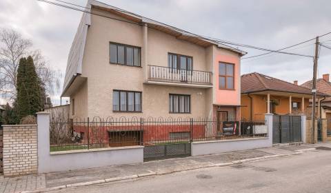 Na predaj dvojgeneračný 7-izbový rodinný dom, Kpt. Jaroša