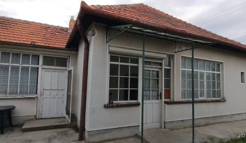 HZ- 12 Na predaj 4 izbový rodinný dom v Nesvadoch