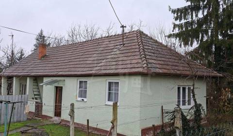 Rodinný 2-izbový dom - stavebný pozemok v obci Krtovce