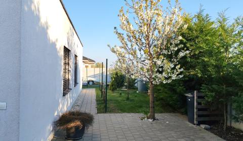 Unikátna 4i NOVOSTAVBA, Špačince 740m² pozemok len pár minút od Trnavy