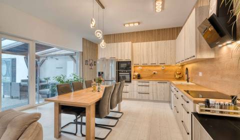 Unikátna 4i NOVOSTAVBA, Špačince 740m² pozemok len pár minút od Trnavy