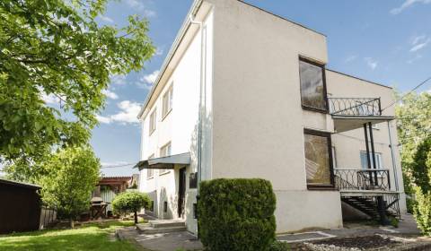 REZERVOVANÝ - Dvojgeneračný rodinný dom s potenciálom 