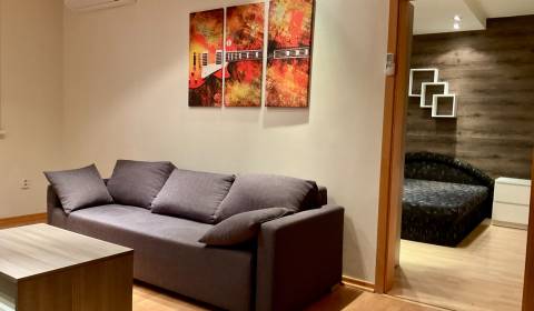 I Prenájom moderne zariadeného 3-izbového bytu v Petržalke.