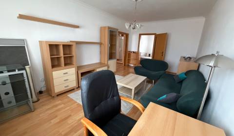 3 izbový byt s balkónom Topoľčany / PRENAJOM 