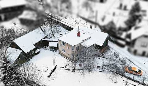 Exkluzívne na predaj rodinný dom, pozemok 745 m2, Petrovice - Setechov