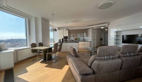 NUERA︱PANORAMA CITY- Veľký 3-izbový byt s výhľadom na hrad