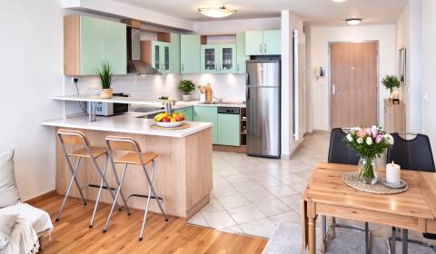 Prenájom 2-izbový byt + bazén na streche-ROZADOL - Ružinov