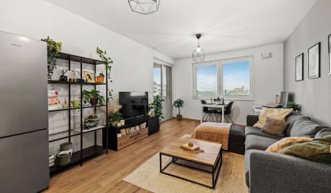 I Na predaj priestranný 2-izbový byt v Rovinke (City Park)