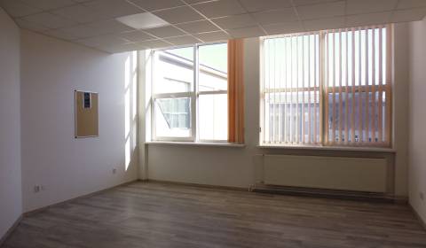 MASARYKOVA: Nebytové priestory 30 m2 - 3.posch., VÝŤAH, parkovanie